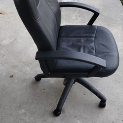 Office Chair - Black Faux Leather Ergonomic Swivel Desk Chair 