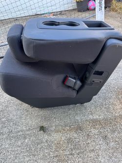 2019 Chrysler Pacifica middle row center seat