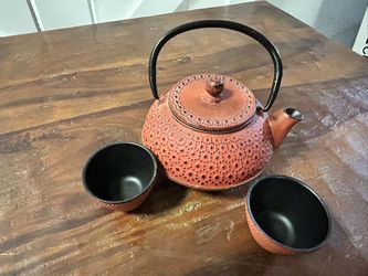 Vintage Iwachu cast iron Japanese hobnail iron sand tea pot with 2 cups