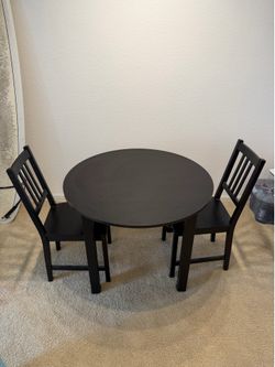 Table w/ Chairs