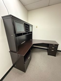OFFICE TABLE WITH CABINETS