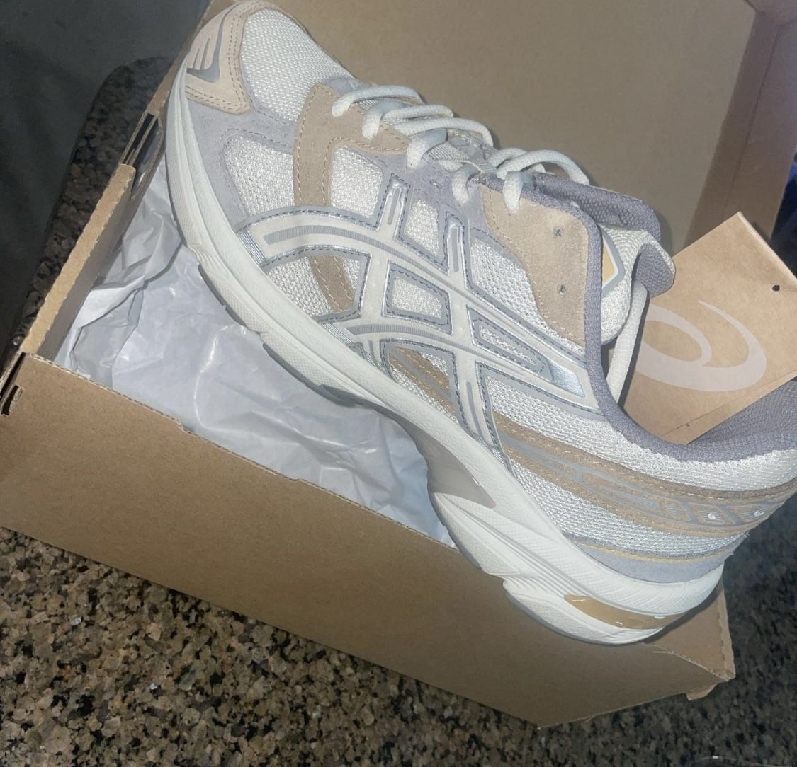 ASICS Gel Size 9