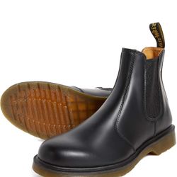 Dr. Martens Unisex 2976 Leonore Chelsea Boot