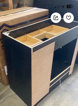Damage side small  Style Selections $602 Retail Bathroom Vanity 36" sink not includedxx
