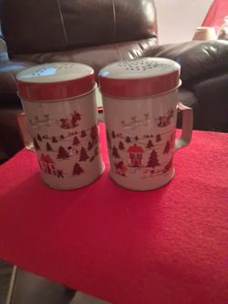 VINTAGE ALUMINUM SET OF OUTDOOR HOLIDAY SEASON THEMED SALT & PEPPER SHAKERS 