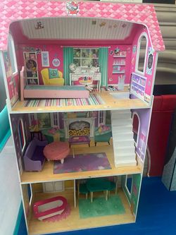 DOLL HOUSE