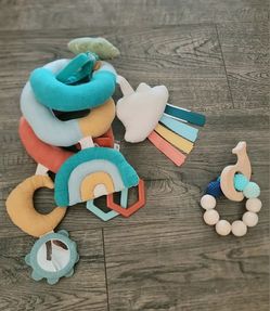 Itzy Ritzy Mobile + Wooden Teething Toy 