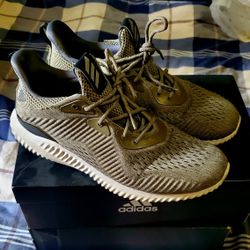 Adidas Alphabounce Sz 10.