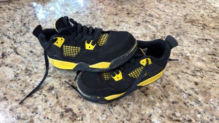 Black And Yellow Jordan’s 