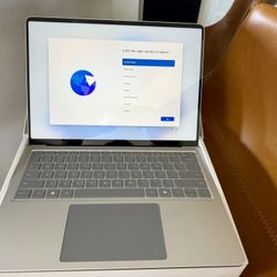 💻 Microsoft Surface Laptop (7th Edition) – Snapdragon X Elite / 16GB / 512GB – Platinum