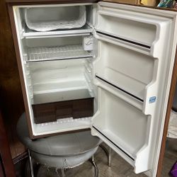Sanyo  Mini Fridge 