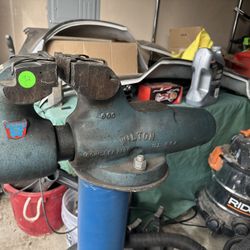 Vintage Chicago Wilton 600 Vise With Stand  