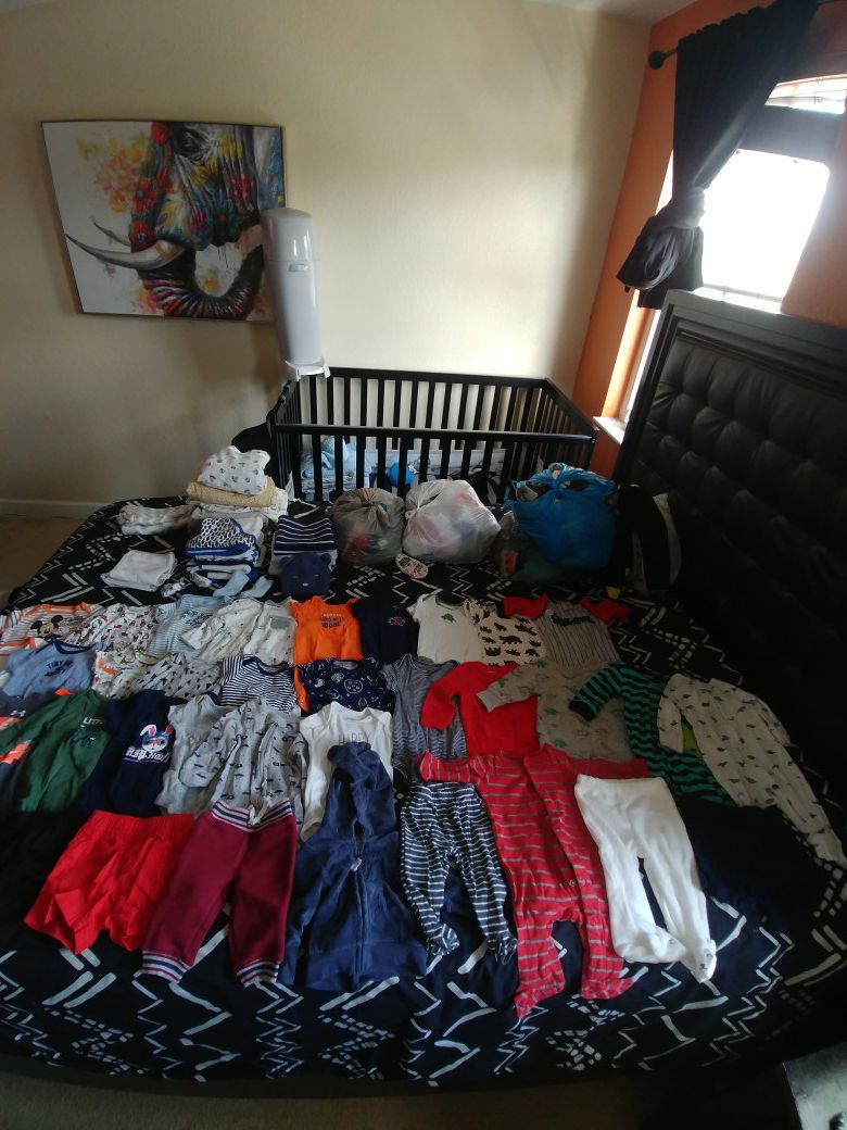Lightly worn baby clothes and accessories for boy size:newborn-3 month