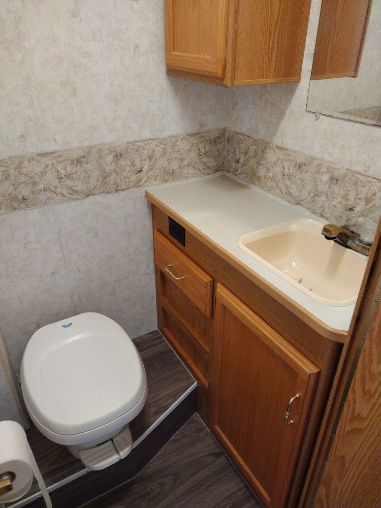2004 Winnebago Sightseer