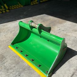 Mini Excavator Caterpillar CAT 305 Clean UP Bucket (MUD) or Similar Machine