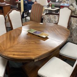 Stanley Furniture Wood Table & 6 Chairs 