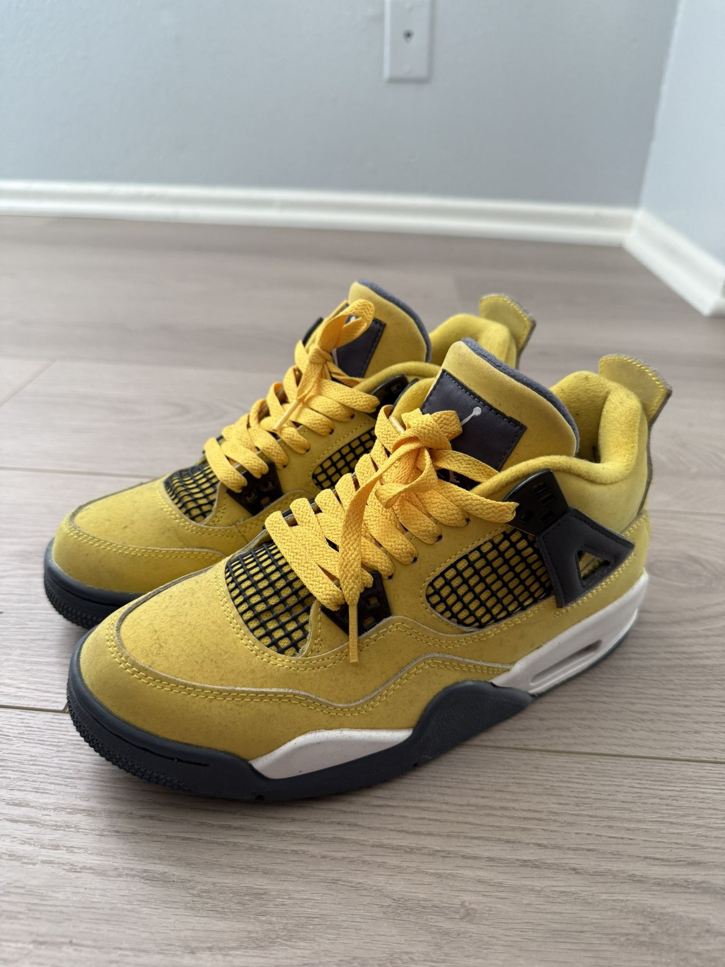 Shoes size 6y