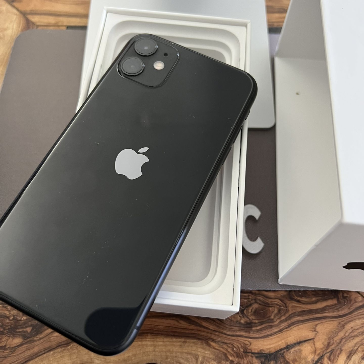 Apple Iphone 11 64gb Black Unlocked For Any Carrier for Sale in 