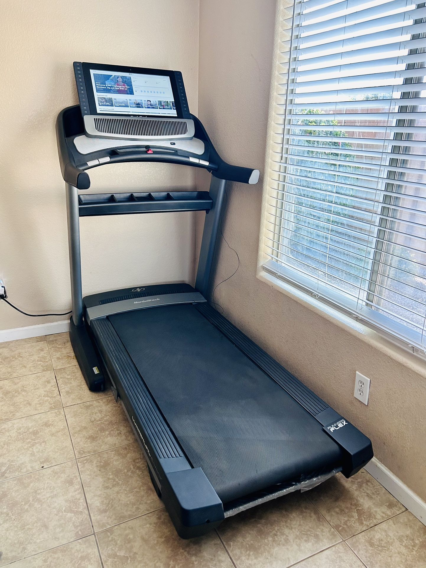 NordicTrack Commercial 2950 Treadmill for Sale in Laveen Village