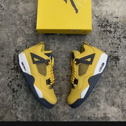Air Jordan 4 Retro “Lightning” 2021 Release Size 9 Brand New 