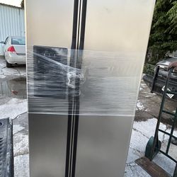 Very Very Nice Refrigerator Stainless GE