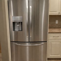 Amana Stainless Steel French Door Refrigerator – Clean & Works Perfect