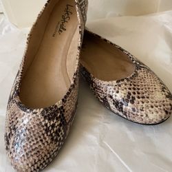 $20 Size 10 LifeStride Comfort Flats 