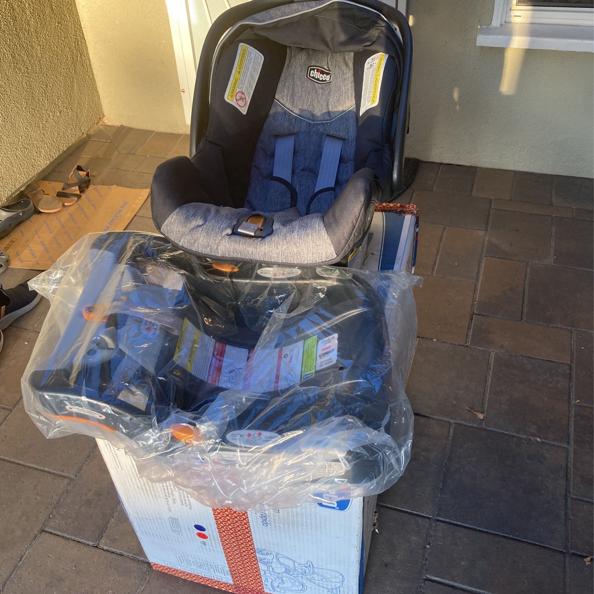 Chicco Key Fit 30 And Quick Release Base