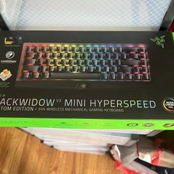 NEW RAZER BLACKWIDOW V3MINI HYPERSPEED PHANTOM EDITION 65% WIRELESS GAMING KEYBOARD