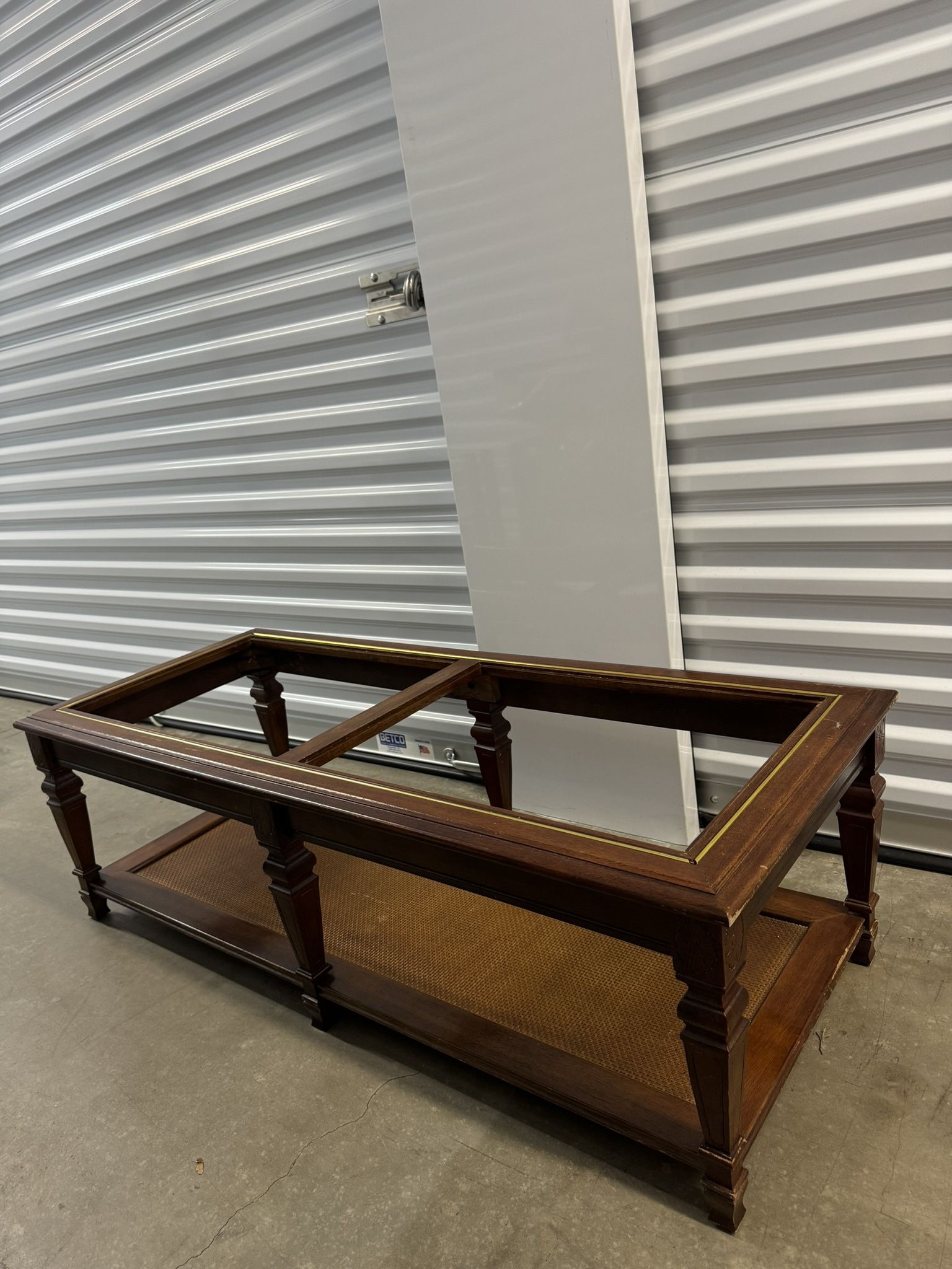 COFFEE TABLE WITH GLASS TOP