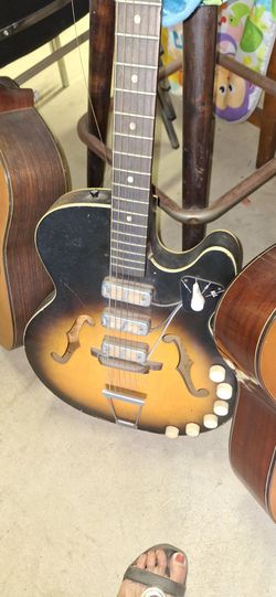 Guitar - Vintage Harmony Rocket