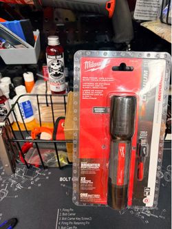 Milwaukee 2,000 lumens flashlight