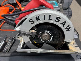 Skilsaw 4-3/8” Compact Circular Saw Corded Flooring Trim Saw w/ Blade