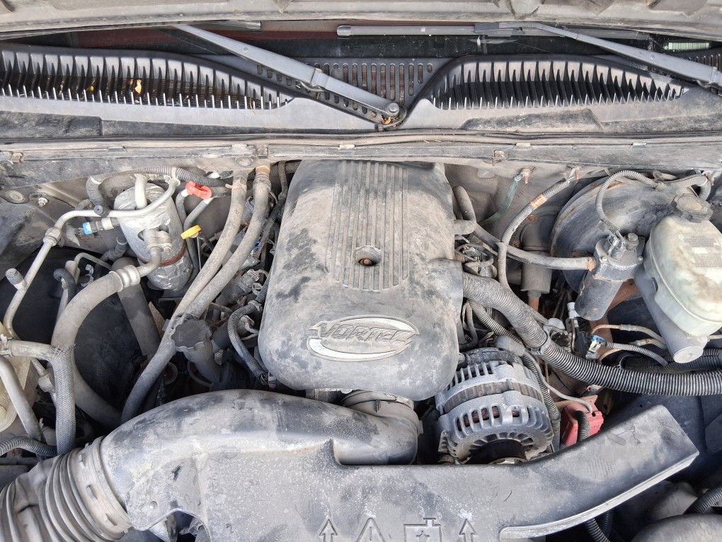 Parts Tahoe I Have 3 Motors 5.3. And Transmission