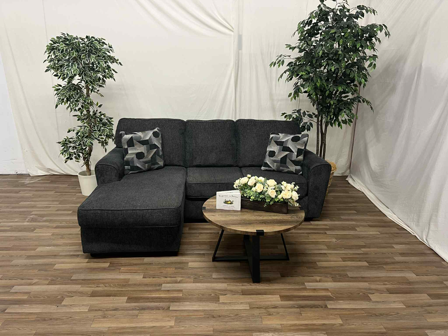 DELIVERY AVAILABLE Sectional/Couch