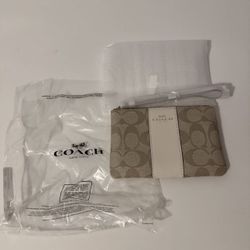 Coach Corner Zip Wristlet In Signature Canvas With Stripe Authentic