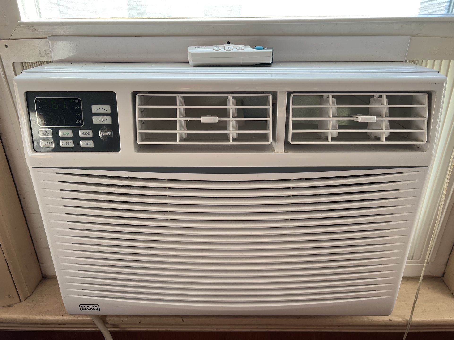 BLACK + DECKER 10,000 BTU Window Air Conditioner Unit, AC Cools Up to 450 Square Feet