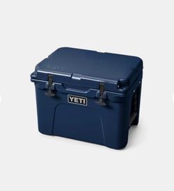 Yeti, Tundra 35 Hard Cooler, Navy Blue