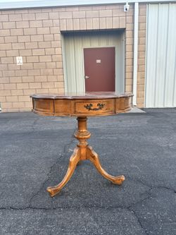 Vintage Round Accent Table with Drawer – Ornate Design