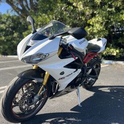 2013 TRIUMPH 675r