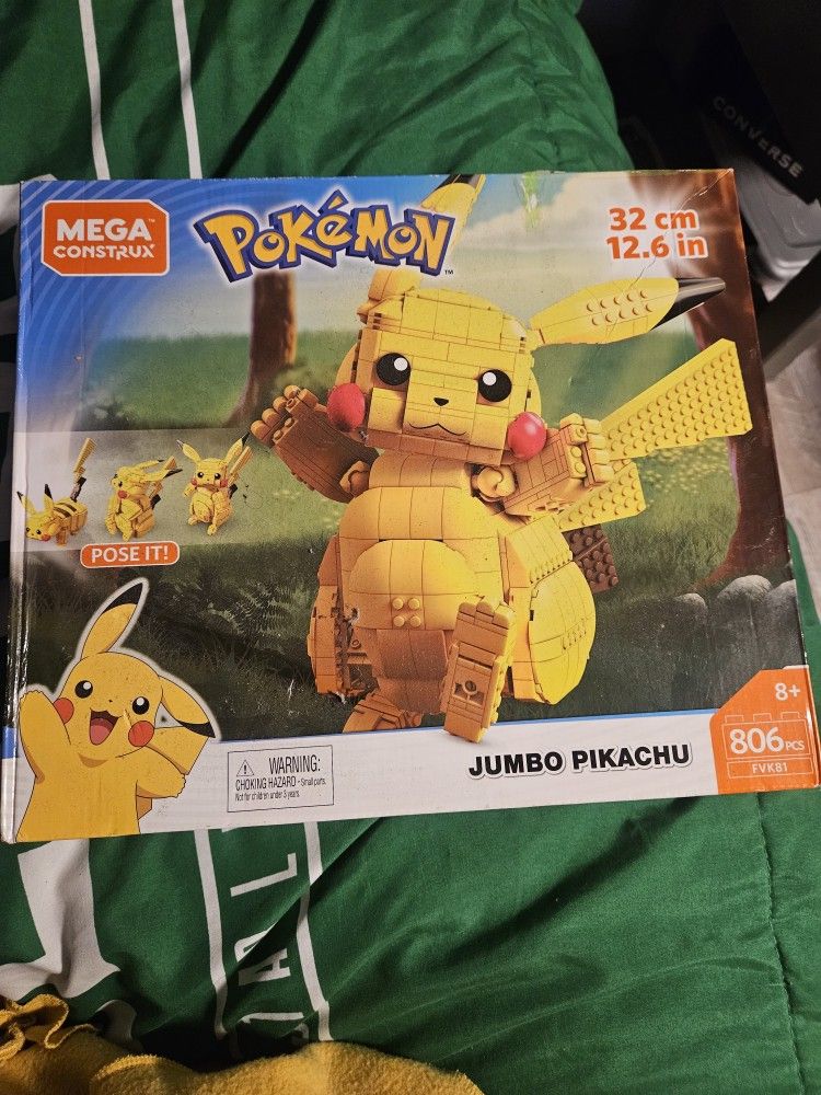 Pikachu Pokémon 806 Piece Set 2018