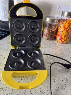 Mini cake or donut maker