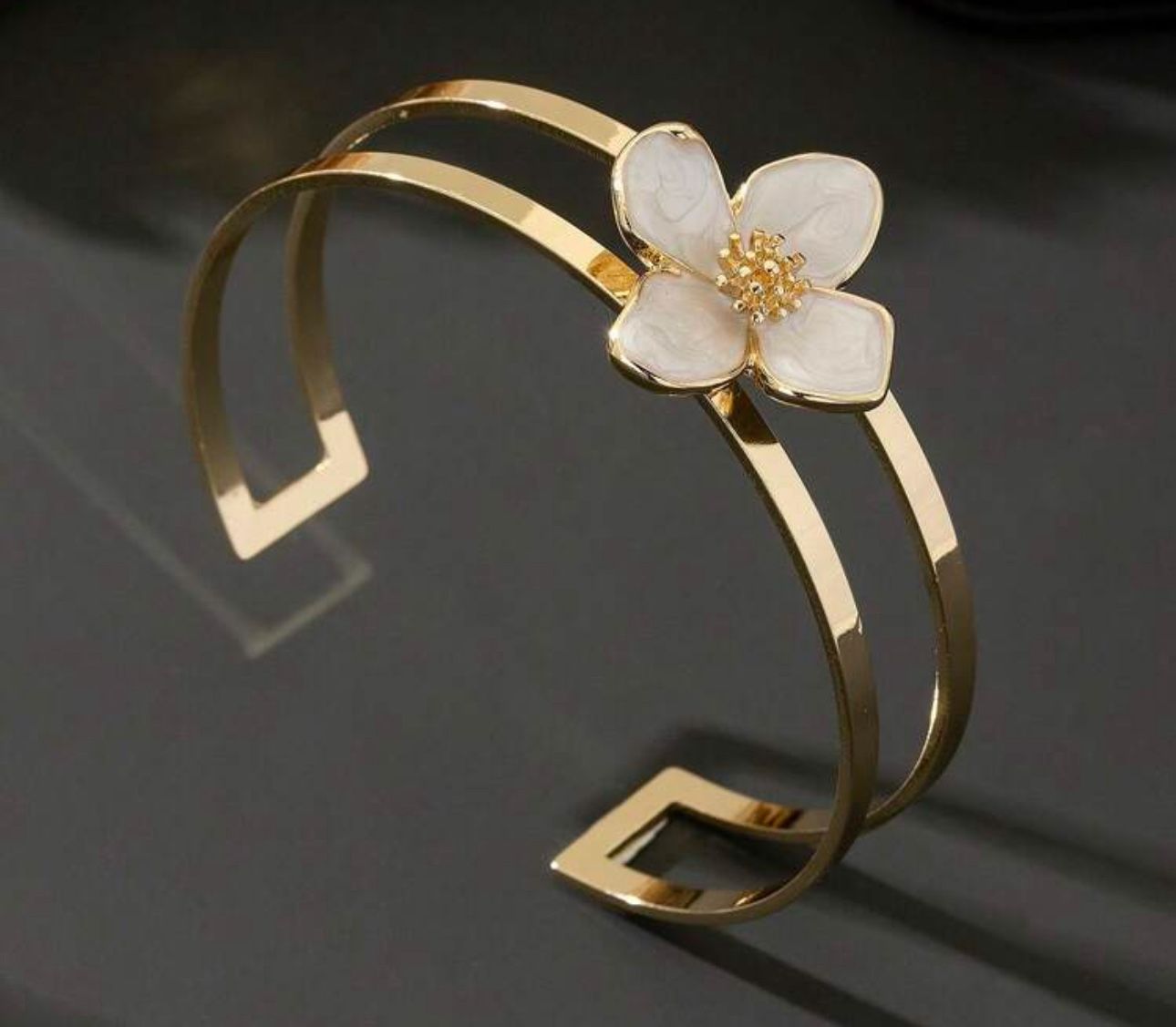 1pc Elegant & Chic White Floral Drip Oil Bangle Bracelet For Women