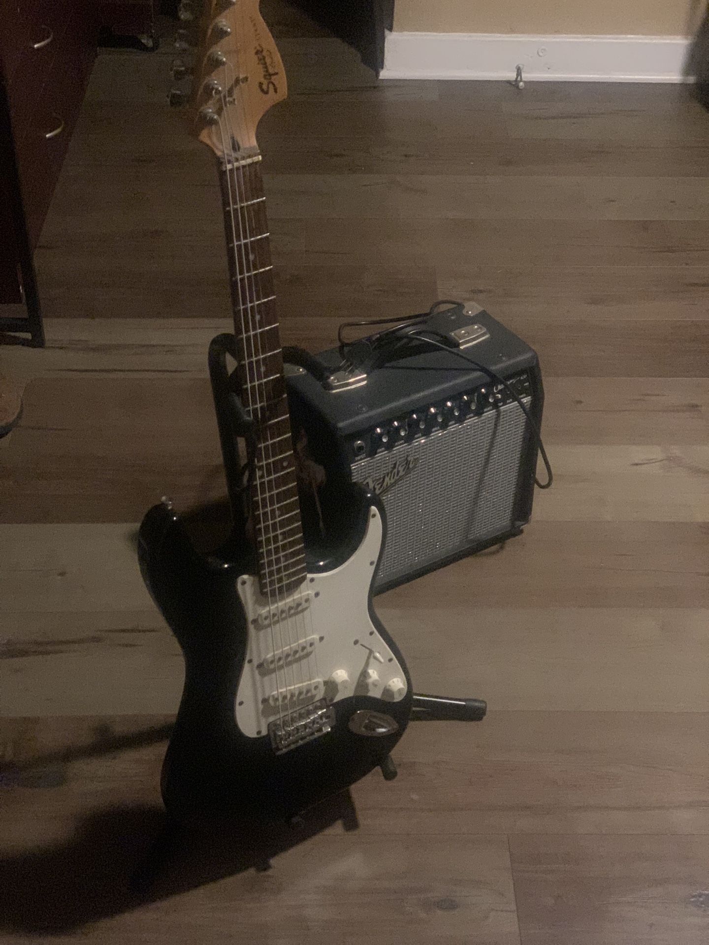 Stratocaster electric guitar amp bundle