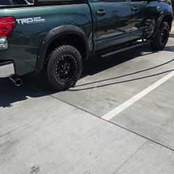 Toyota tundra v8 5.7