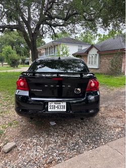 Dodge Avenger black V6