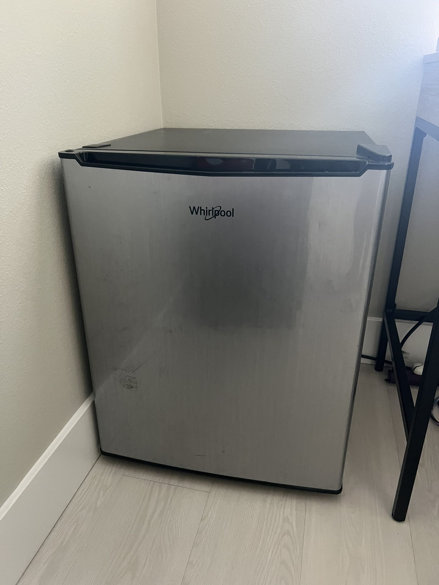 Mini Fridge With Freezer Compartment $40