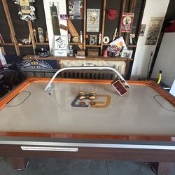 Air hockey table