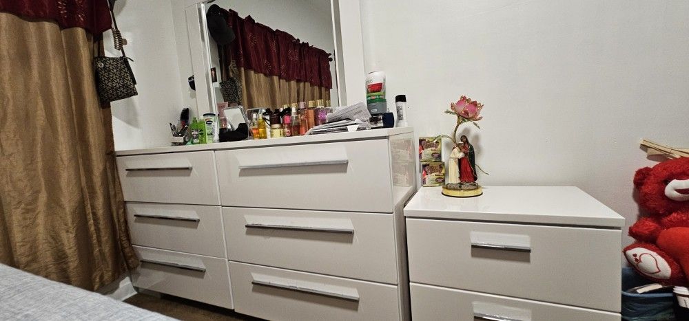 Dresser 6 Drawers And 2 Drawer Night Stand 