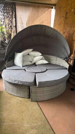 5 piececito wicker outdoor convertible day Bed conversación set with retractable campos dark grey cushion for patio